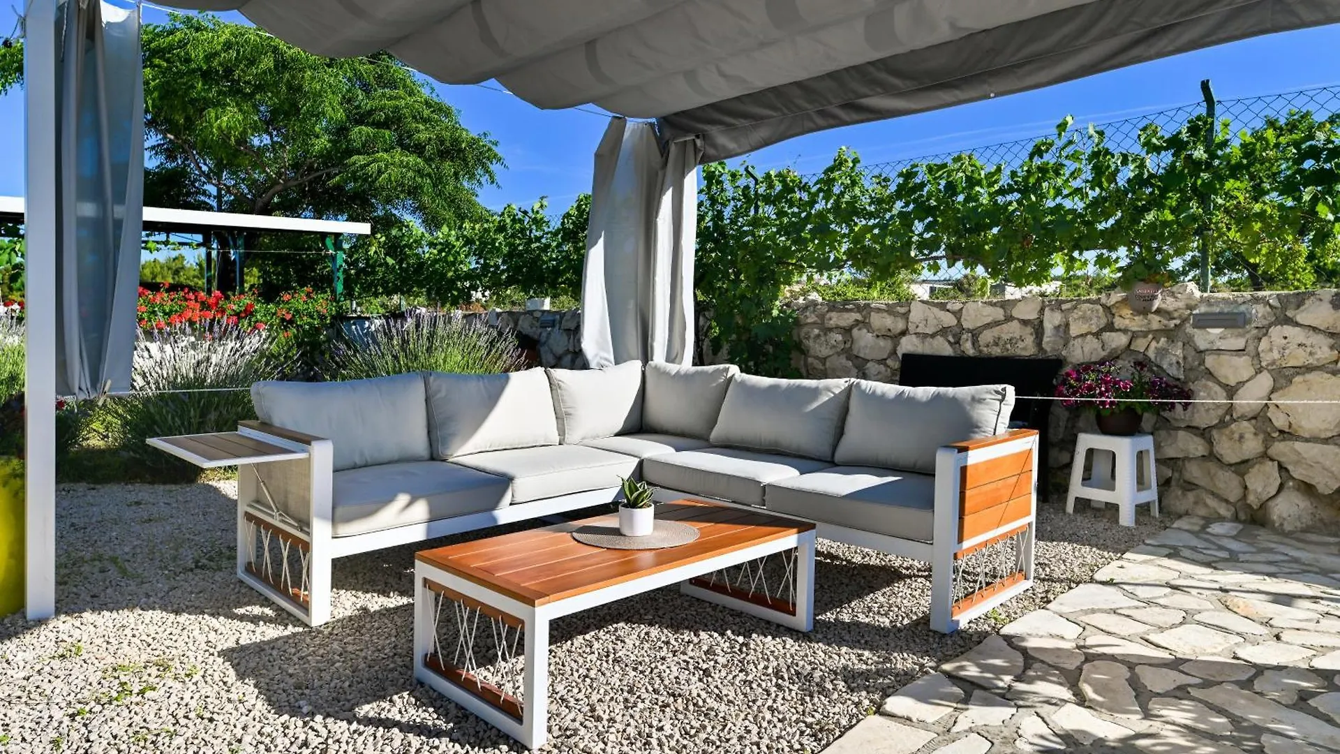 Holiday House Diadora Razanac 0*,